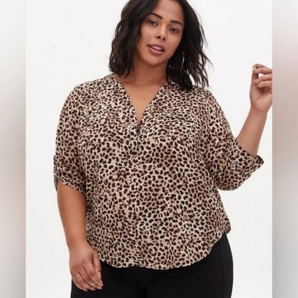 Torrid Blouse Size 4 4X Harper Georgette Top Leopard Print 3/4 Roll Tab Sleeves